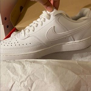 White Nike Court Vision Los